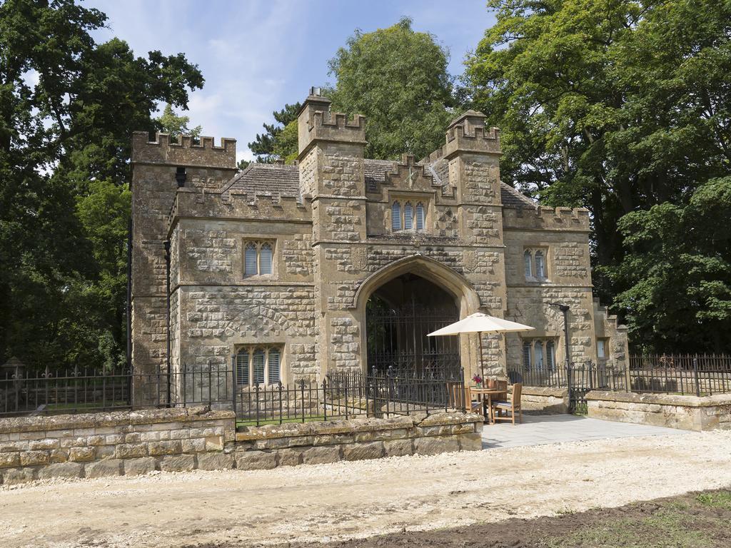 Вилла Castle Gatehouse Уинчкомб Экстерьер фото