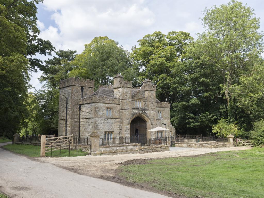 Вилла Castle Gatehouse Уинчкомб Экстерьер фото